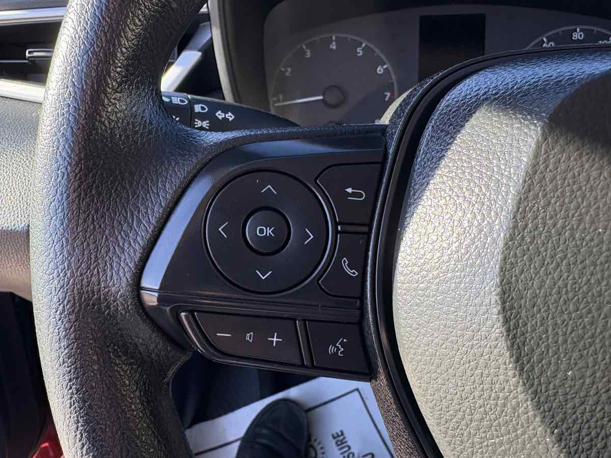 Used 2025 Toyota Corolla LE image 23