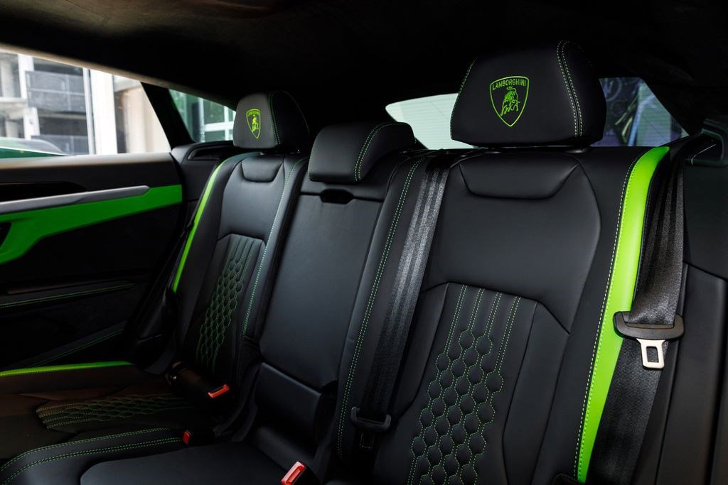 Used 2025 Lamborghini Urus SE image 38