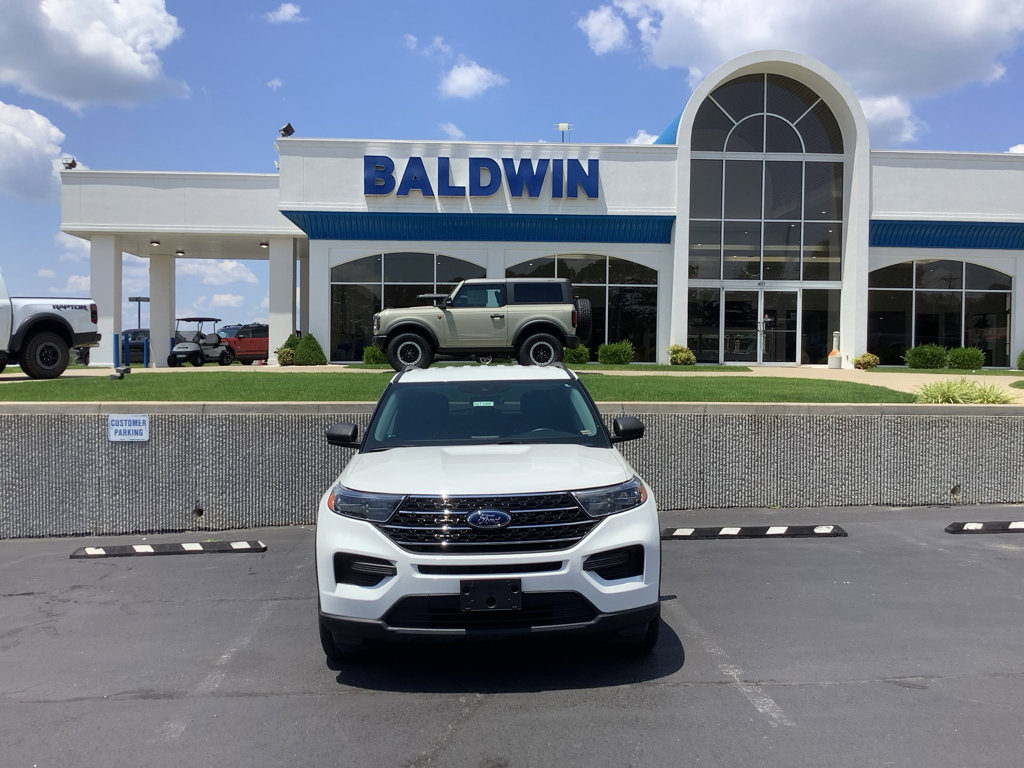 Used 2022 Ford Explorer XLT image 2