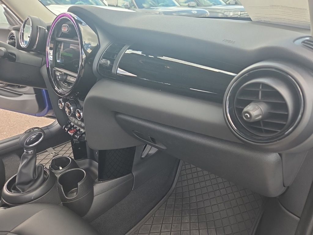 Used 2019 MINI Cooper 2-Door Hardtop image 24