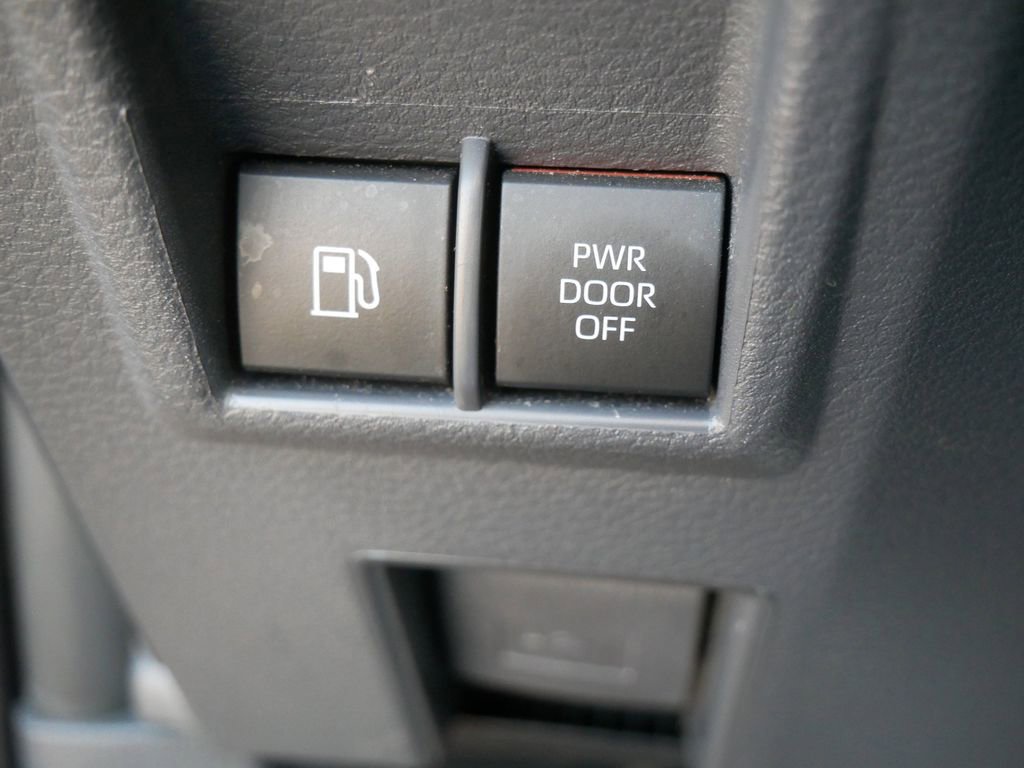 Used 2023 Toyota Sienna Limited image 27