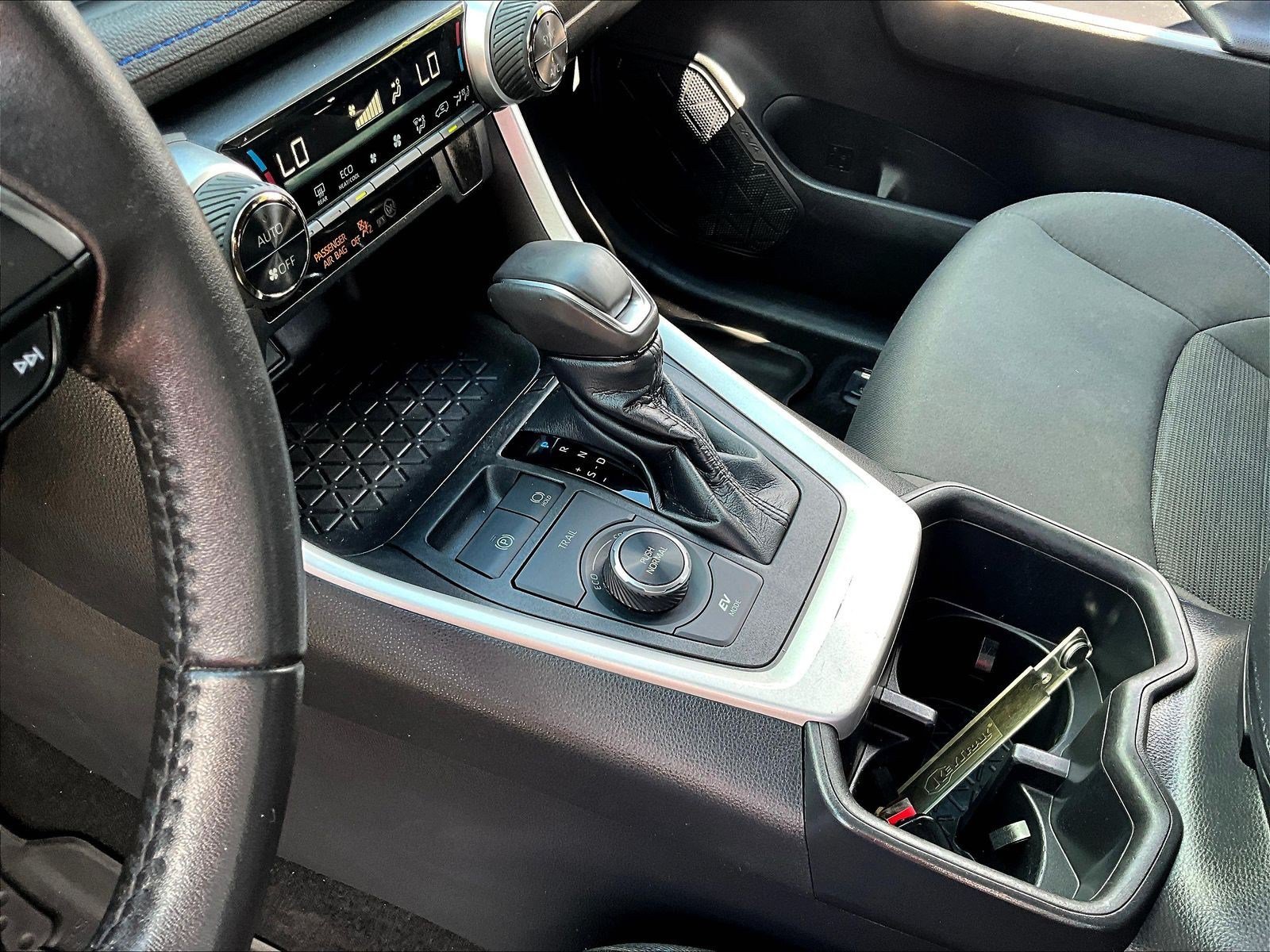 Used 2022 Toyota RAV4 SE AWD/4WD image 18