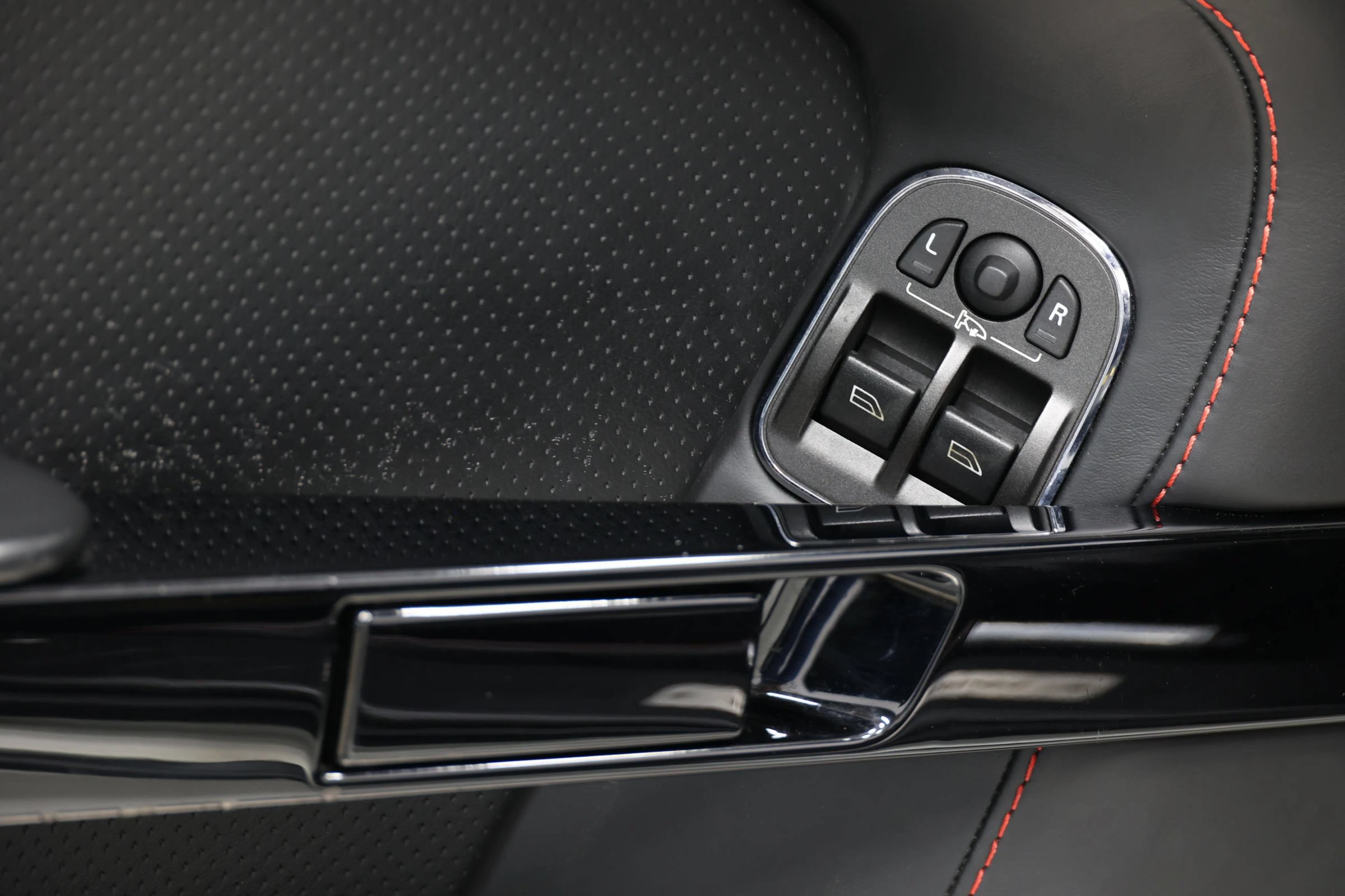 Used 2016 Aston Martin V8 Vantage GT RWD image 10