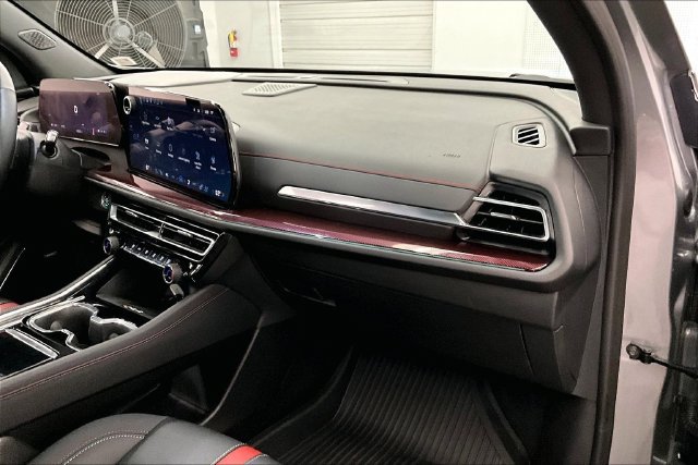 Used 2025 Chevrolet Traverse RS w/ LPO, Floor Liner Package AWD/4WD image 19
