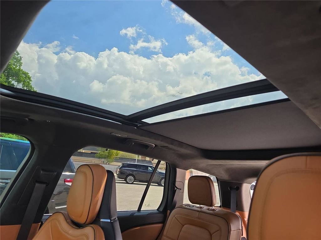 Certified 2022 Lincoln Aviator Black Label w/ Class IV Trailer Tow Package AWD/4WD image 25