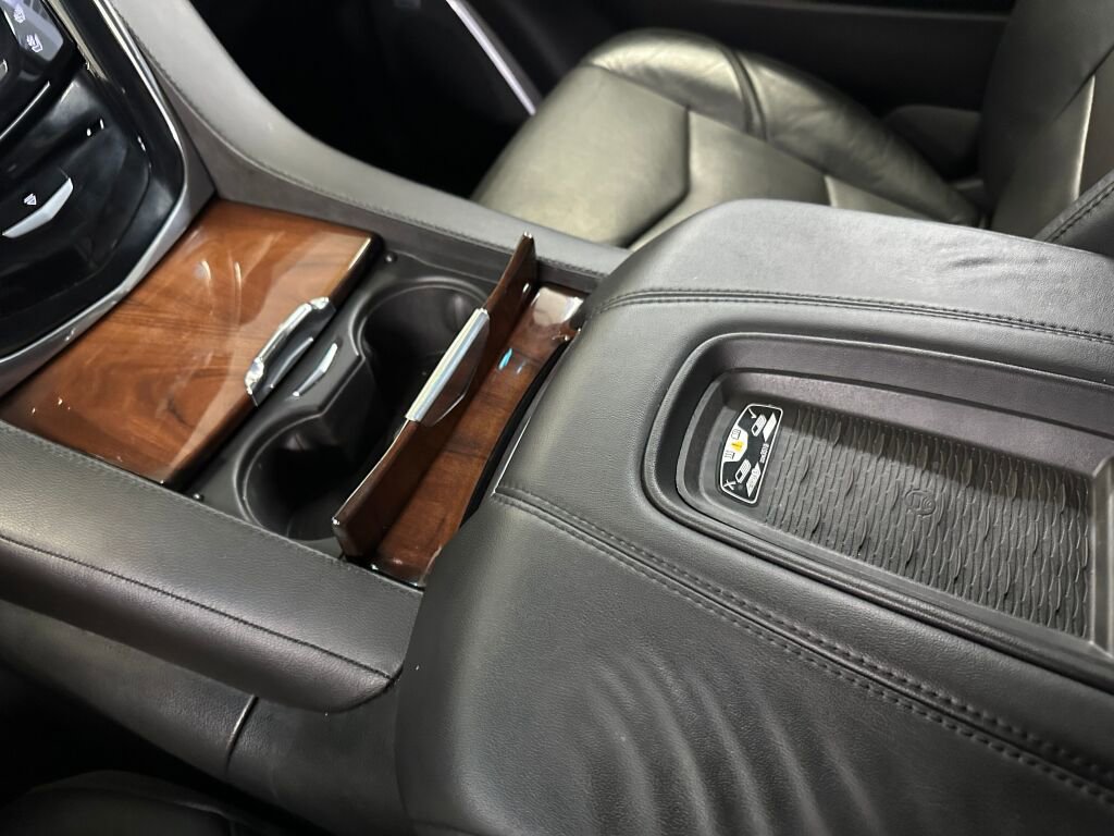 Used 2016 Cadillac Escalade ESV Luxury image 21