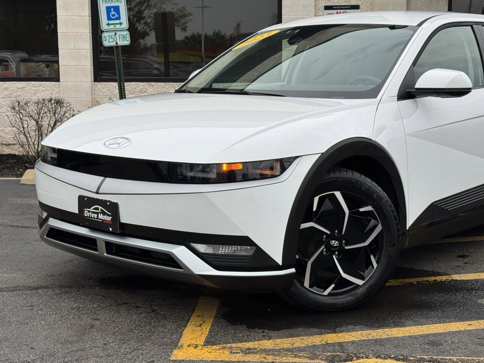 Used 2023 Hyundai Ioniq 5 SEL image 4