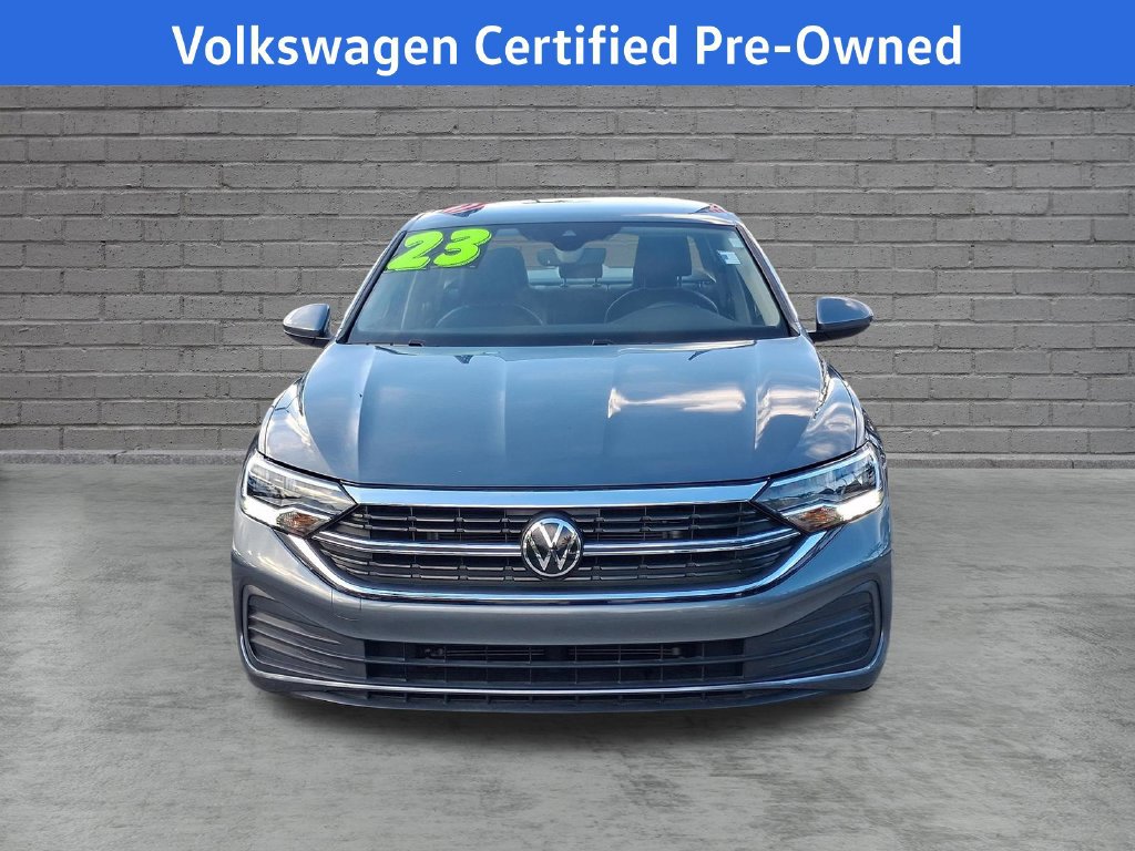 Used 2023 Volkswagen Jetta SE FWD image 2