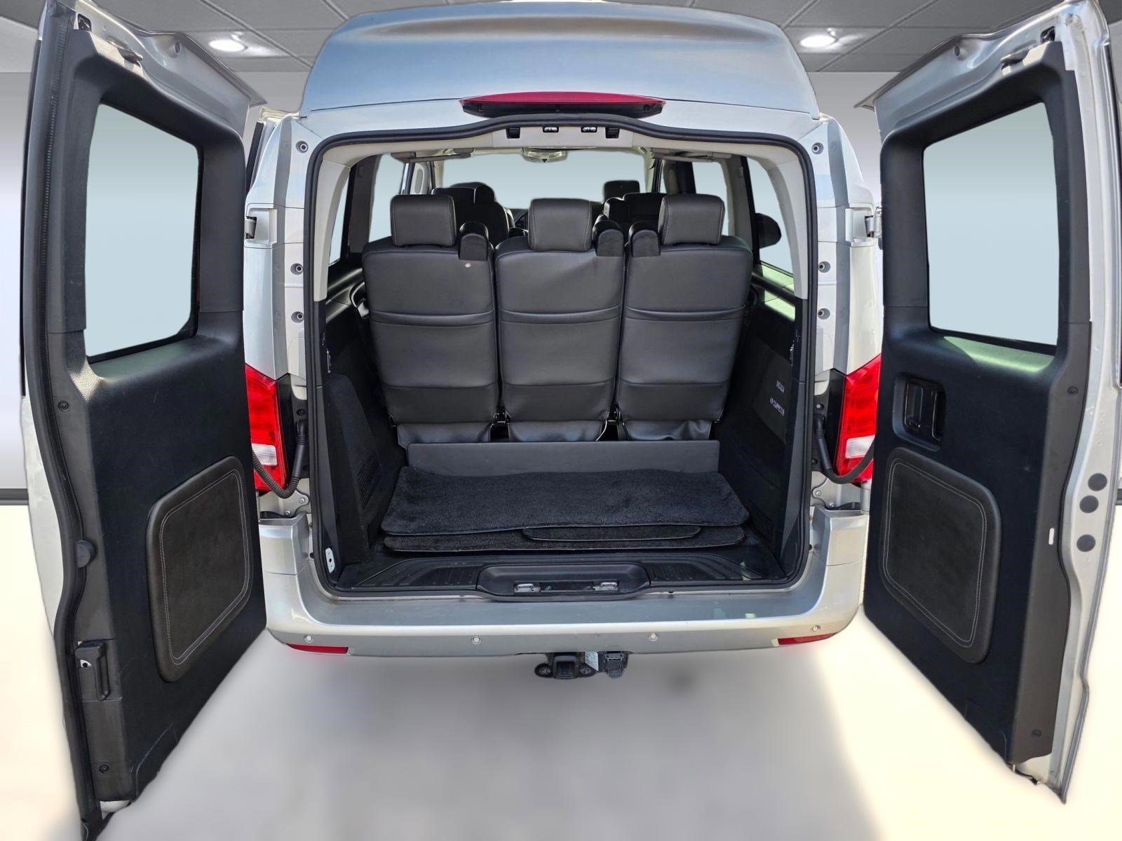 Used 2018 Mercedes-Benz Metris Passenger image 27