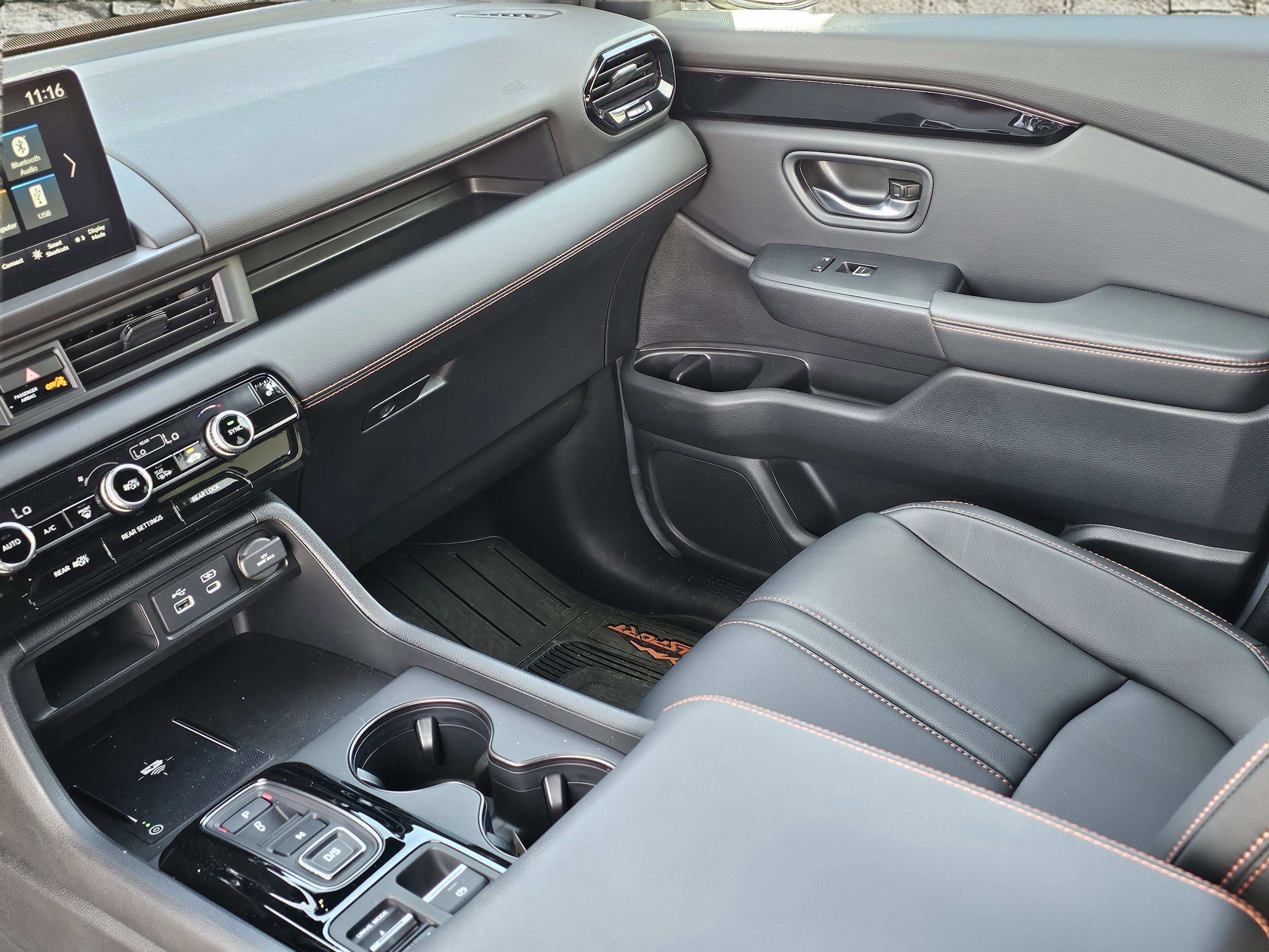 Used 2025 Honda Pilot TrailSport image 19