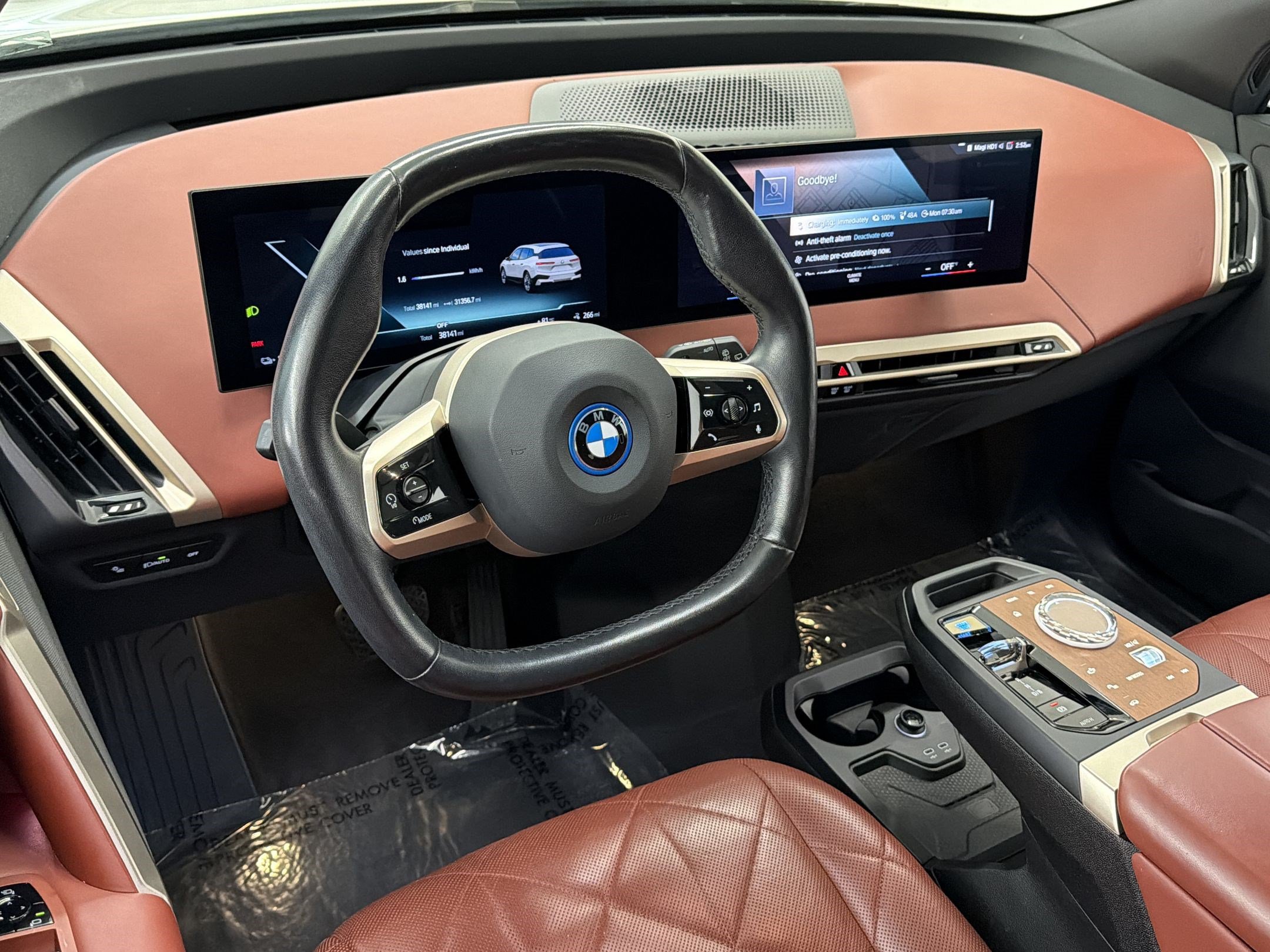 Certified 2023 BMW iX xDrive50 w/ Premium Package AWD/4WD image 4