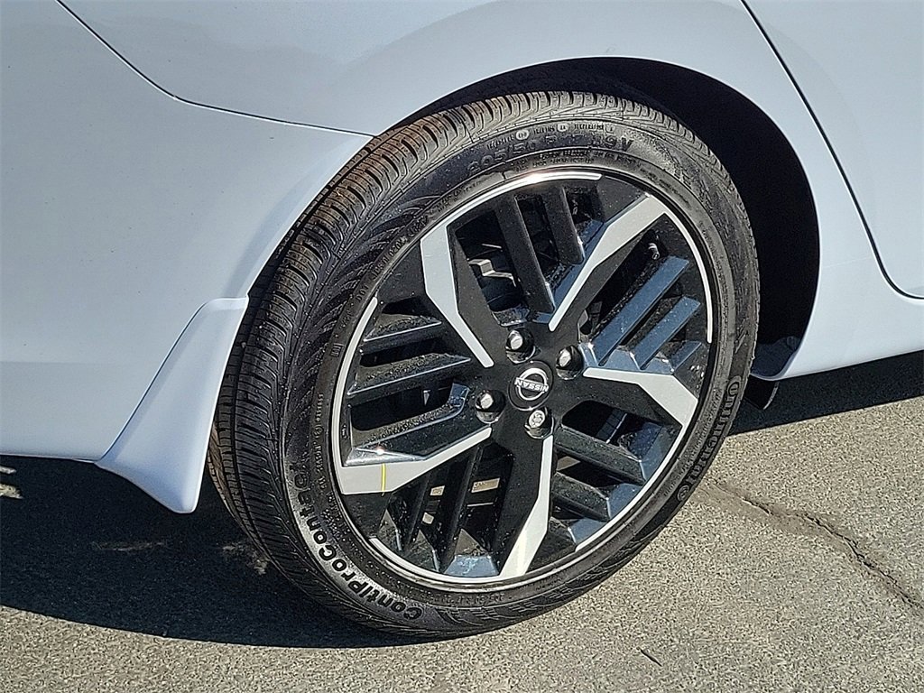 New 2025 Nissan Versa SR w/ Trunk Package image 3