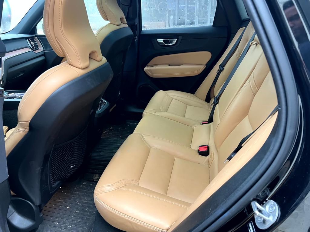 Used 2025 Volvo XC60 B5 Ultra w/ Protection Package Premier image 9