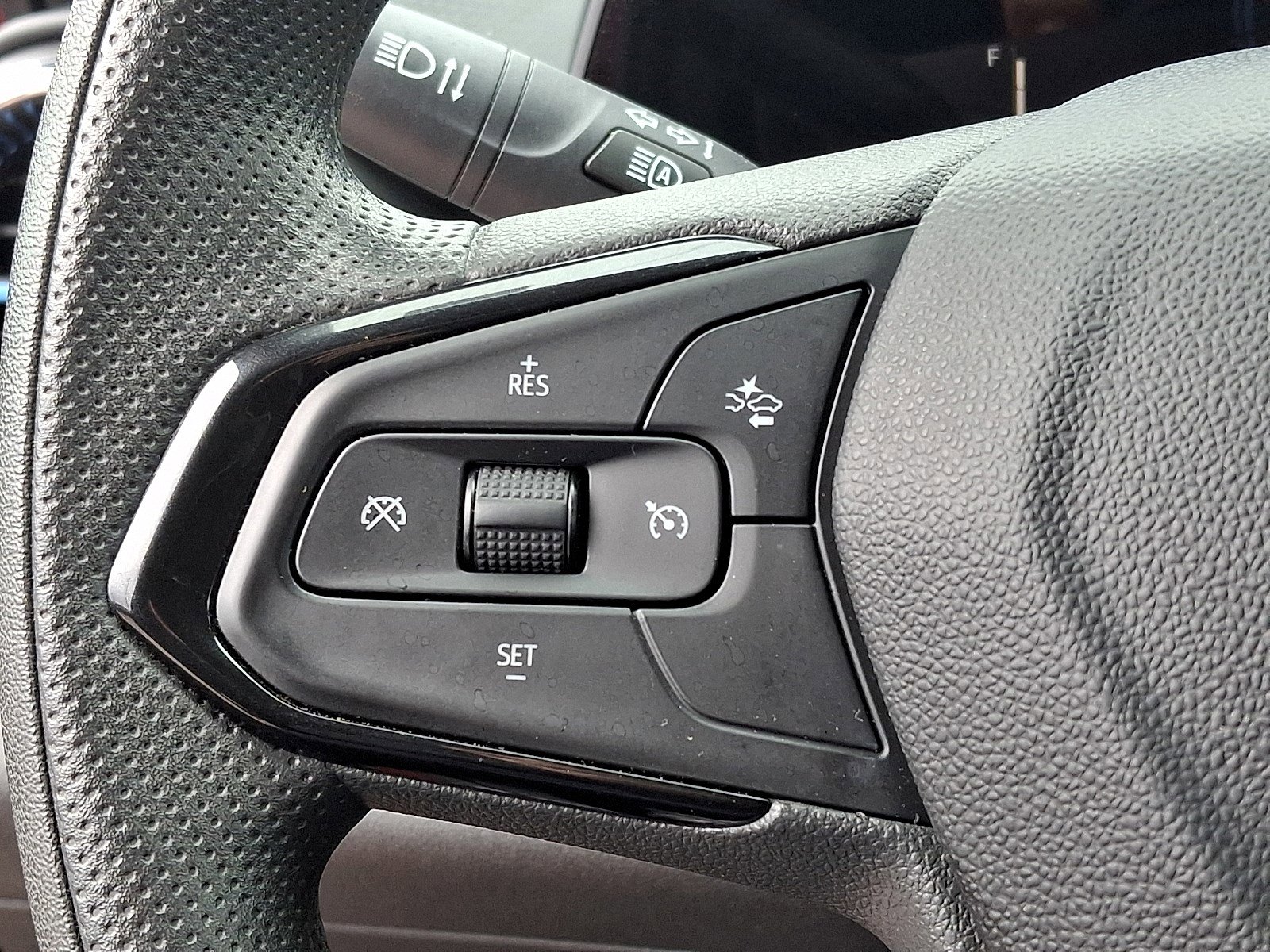Used 2025 Chevrolet Trax LT FWD image 19
