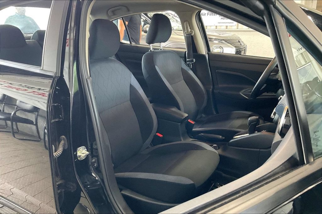 Used 2025 Nissan Versa SV FWD image 21