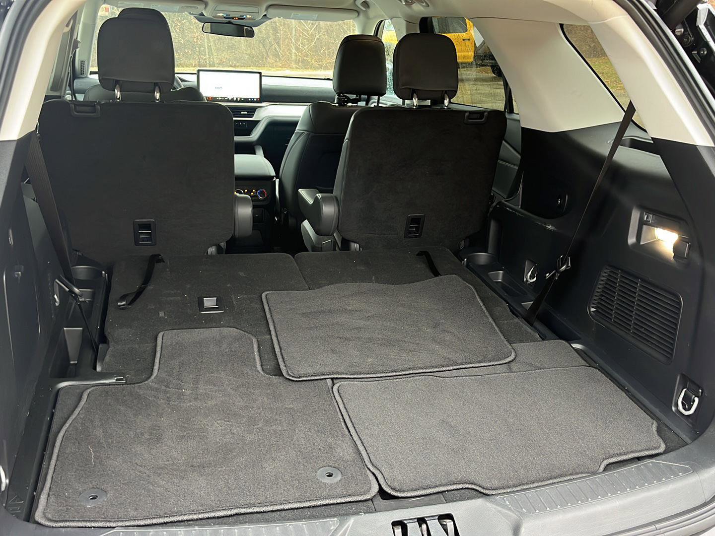 Used 2025 Ford Explorer Active w/ Active Comfort Package image 18