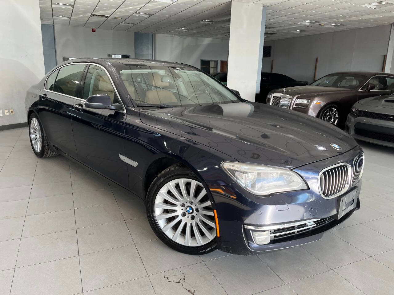 Used 2014 BMW 740Li image 2