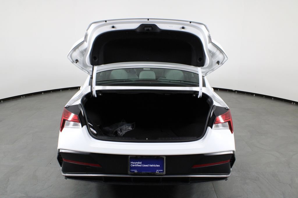 Certified 2025 Hyundai Elantra Limited image 17