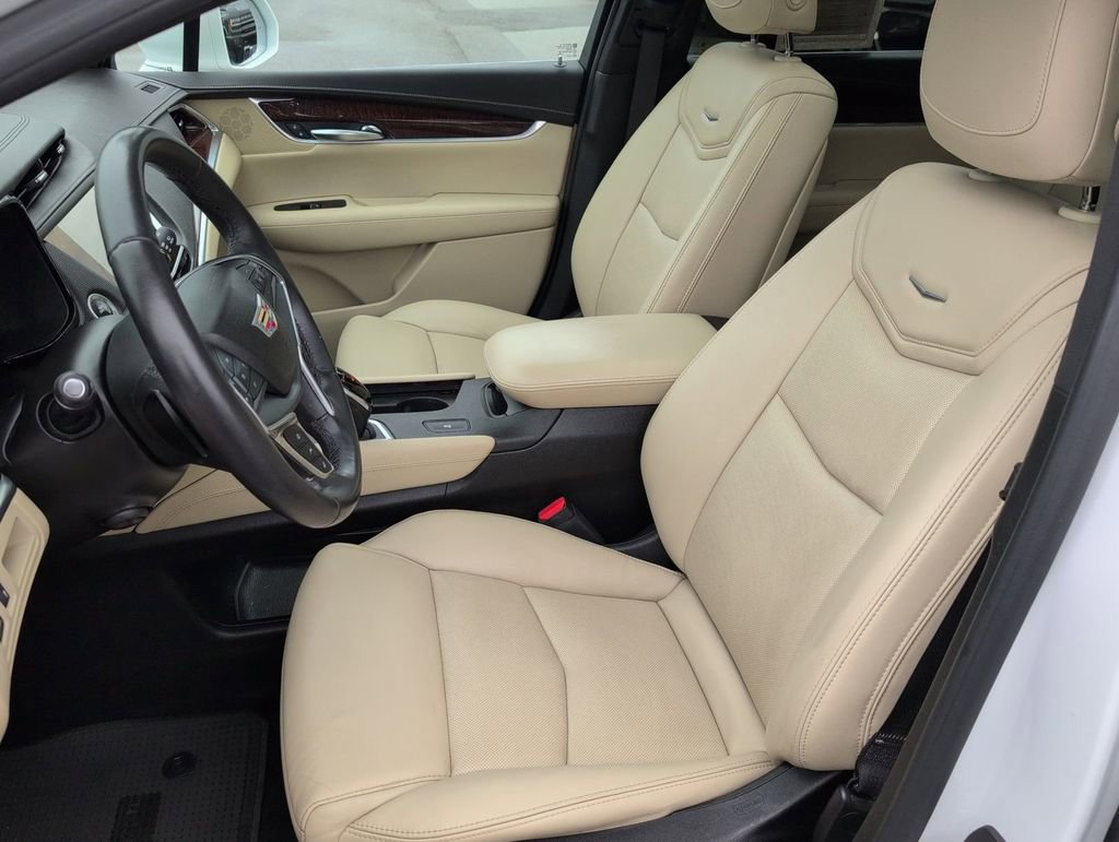 Used 2018 Cadillac XT5 Luxury w/ Driver Awareness Package image 21