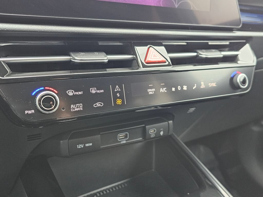Certified 2023 Kia Niro Wind w/ Wind Preserve Package FWD image 15