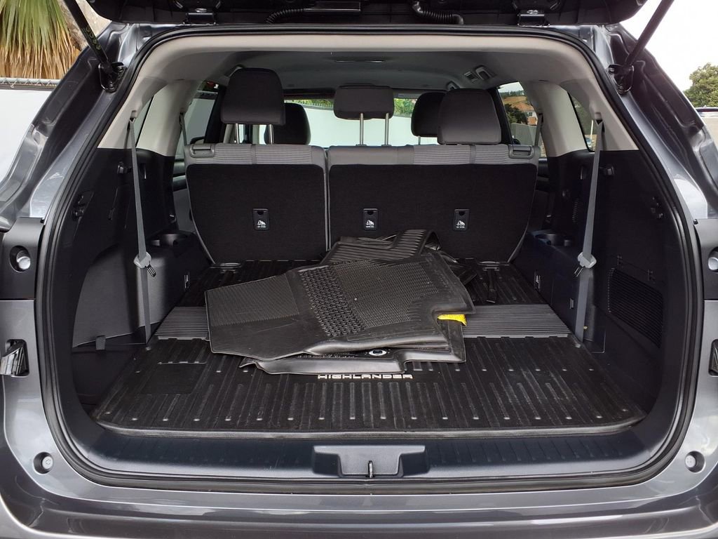 Used 2023 Toyota Highlander L image 20