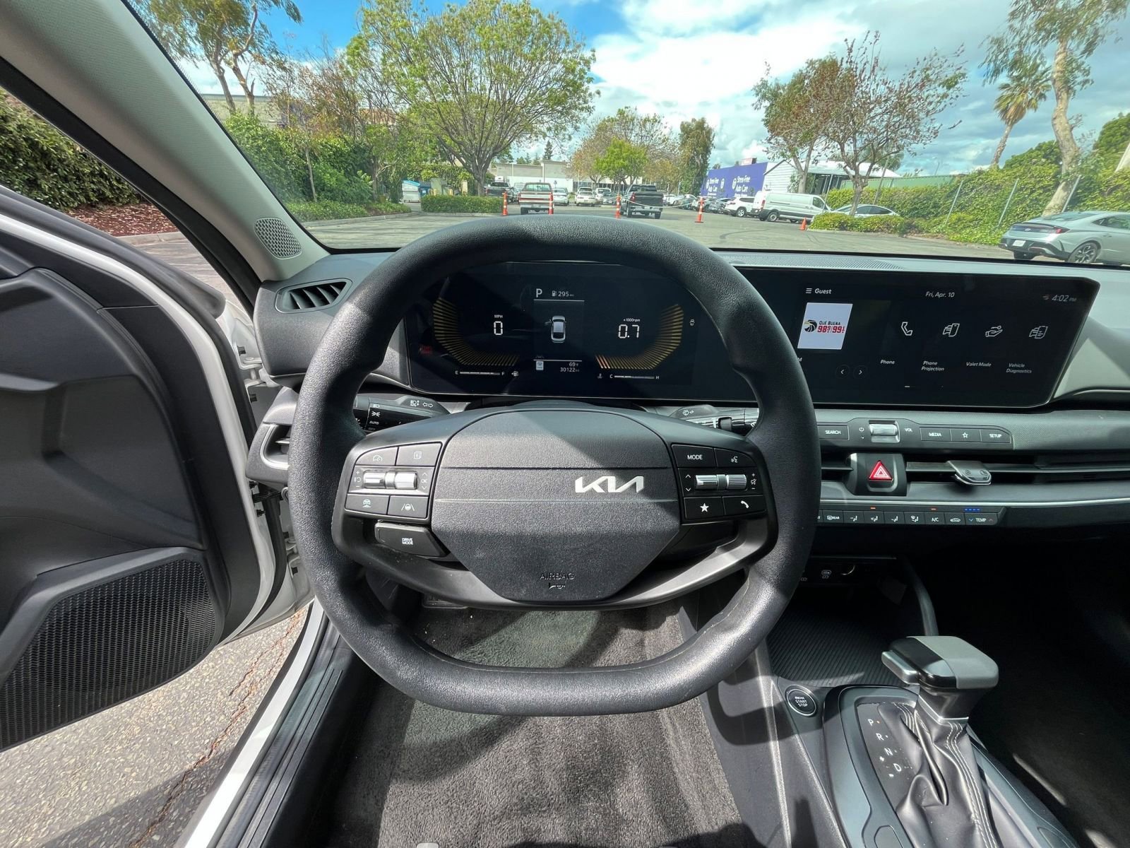 Used 2025 Kia K4 LXS image 33