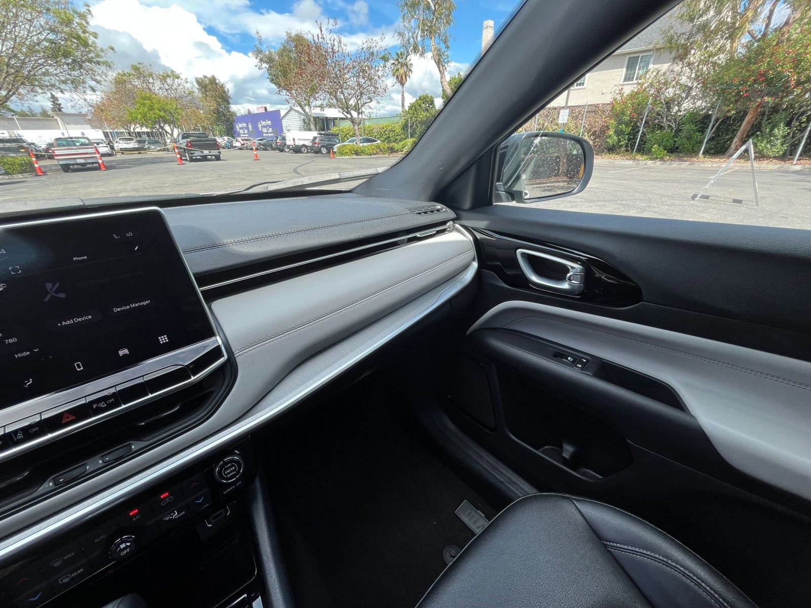 Used 2025 Jeep Compass Limited image 36