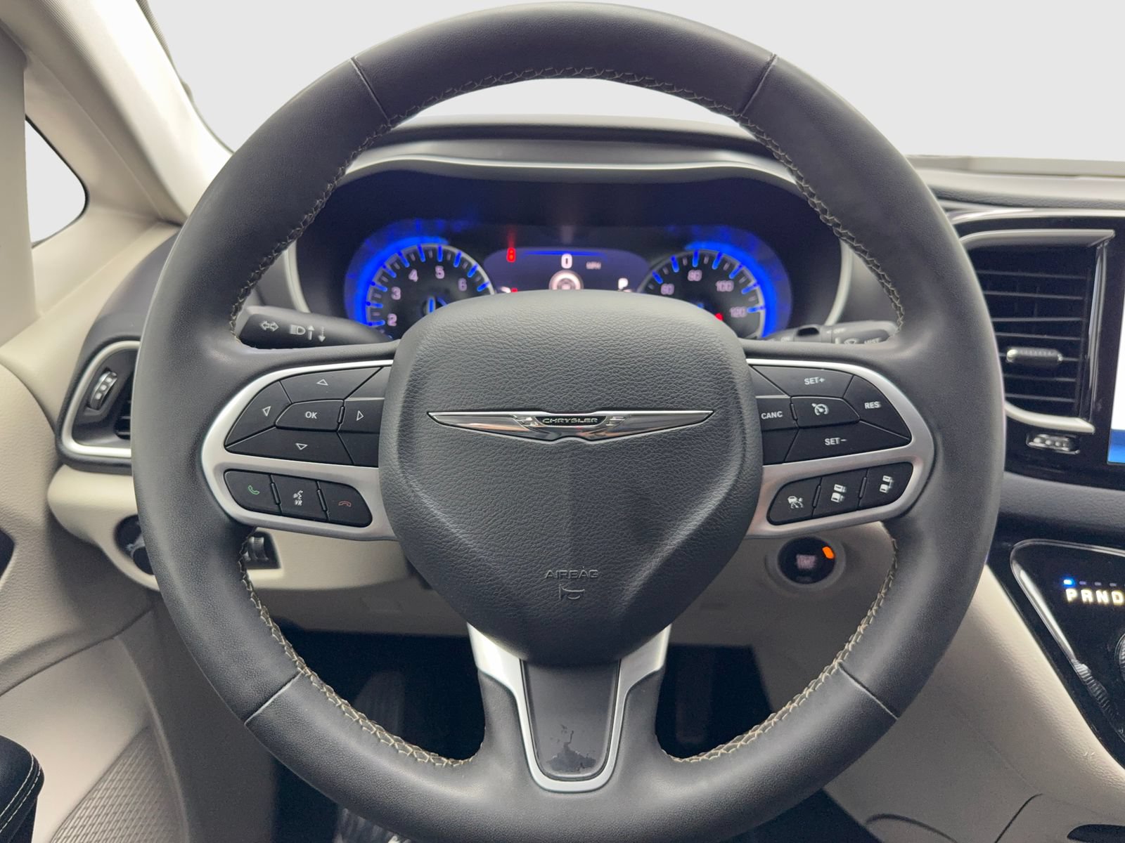 Used 2023 Chrysler Pacifica Touring-L FWD image 19