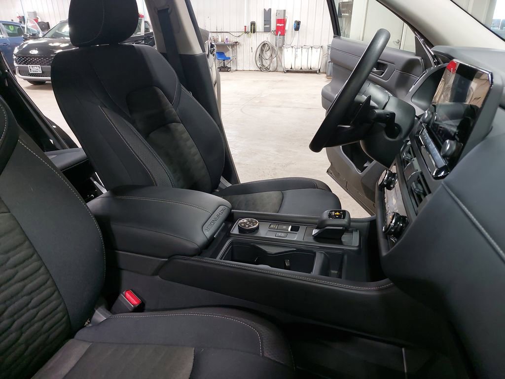 Certified 2025 Nissan Pathfinder S image 10