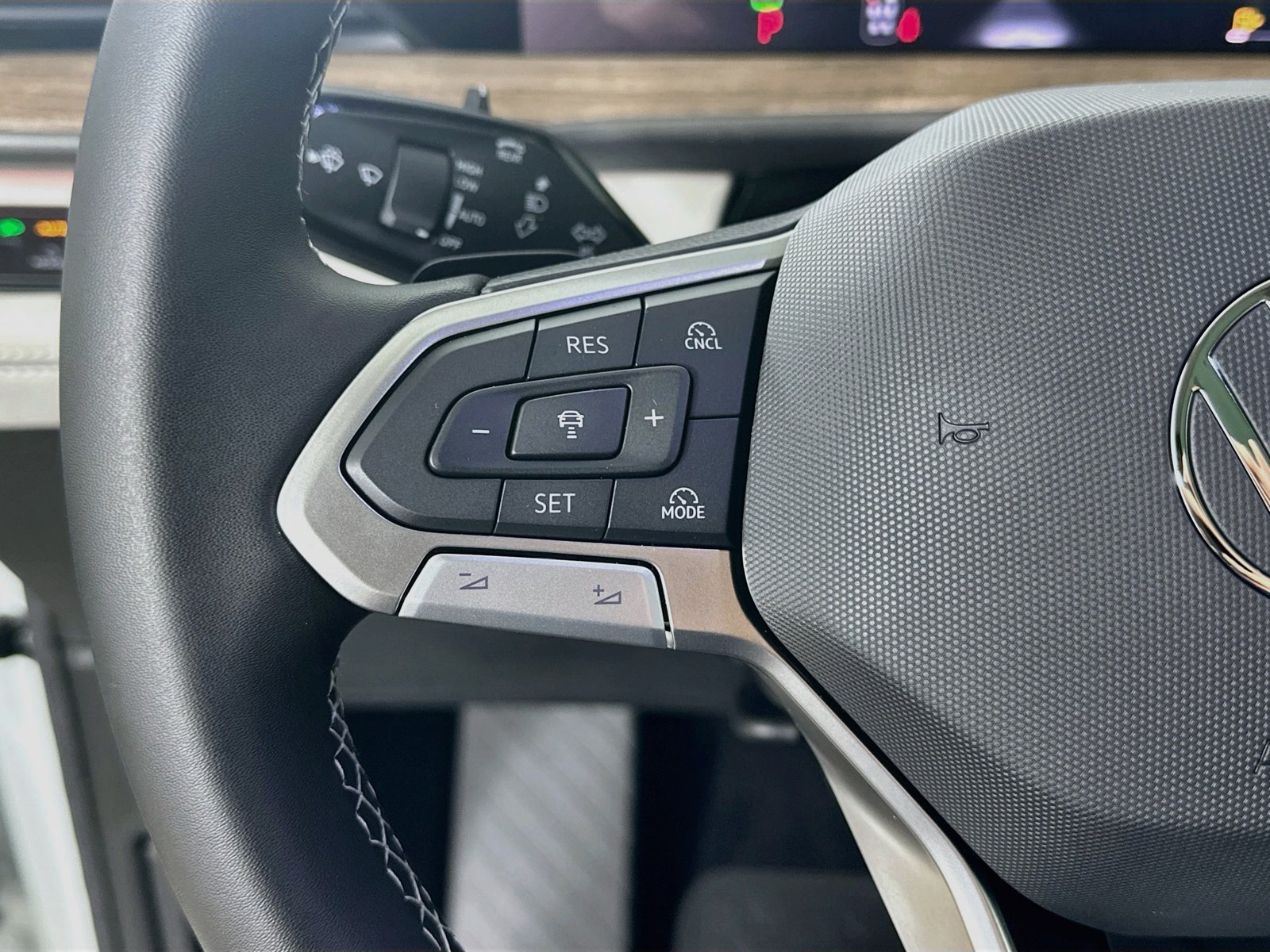 New 2027 Volkswagen Atlas SE AWD/4WD image 17