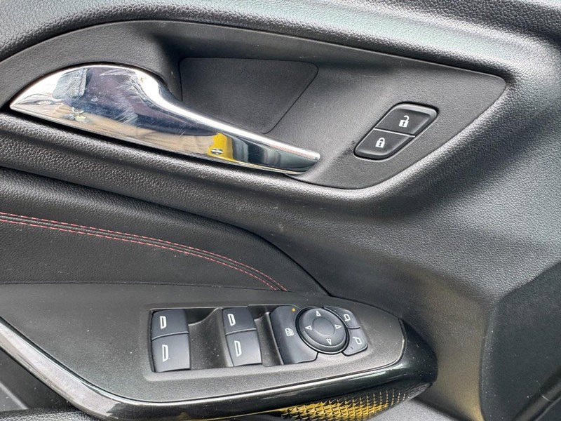 Used 2024 Chevrolet Trax RS w/ Sunroof Package image 16