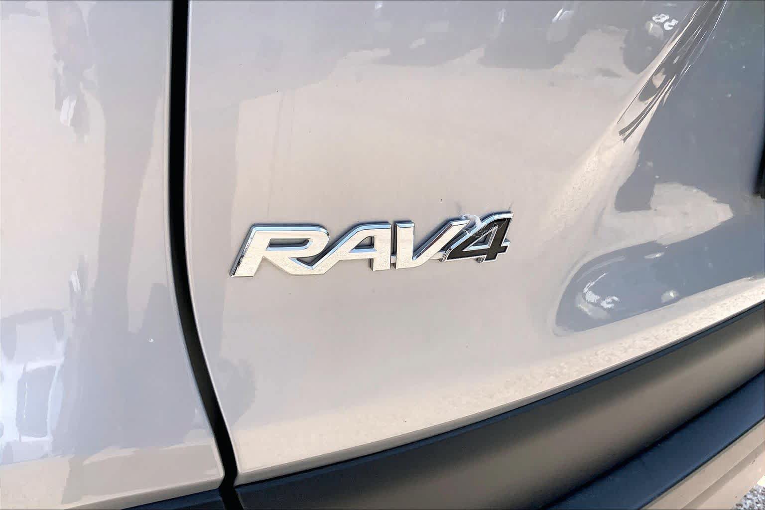 Used 2025 Toyota RAV4 XLE FWD image 30