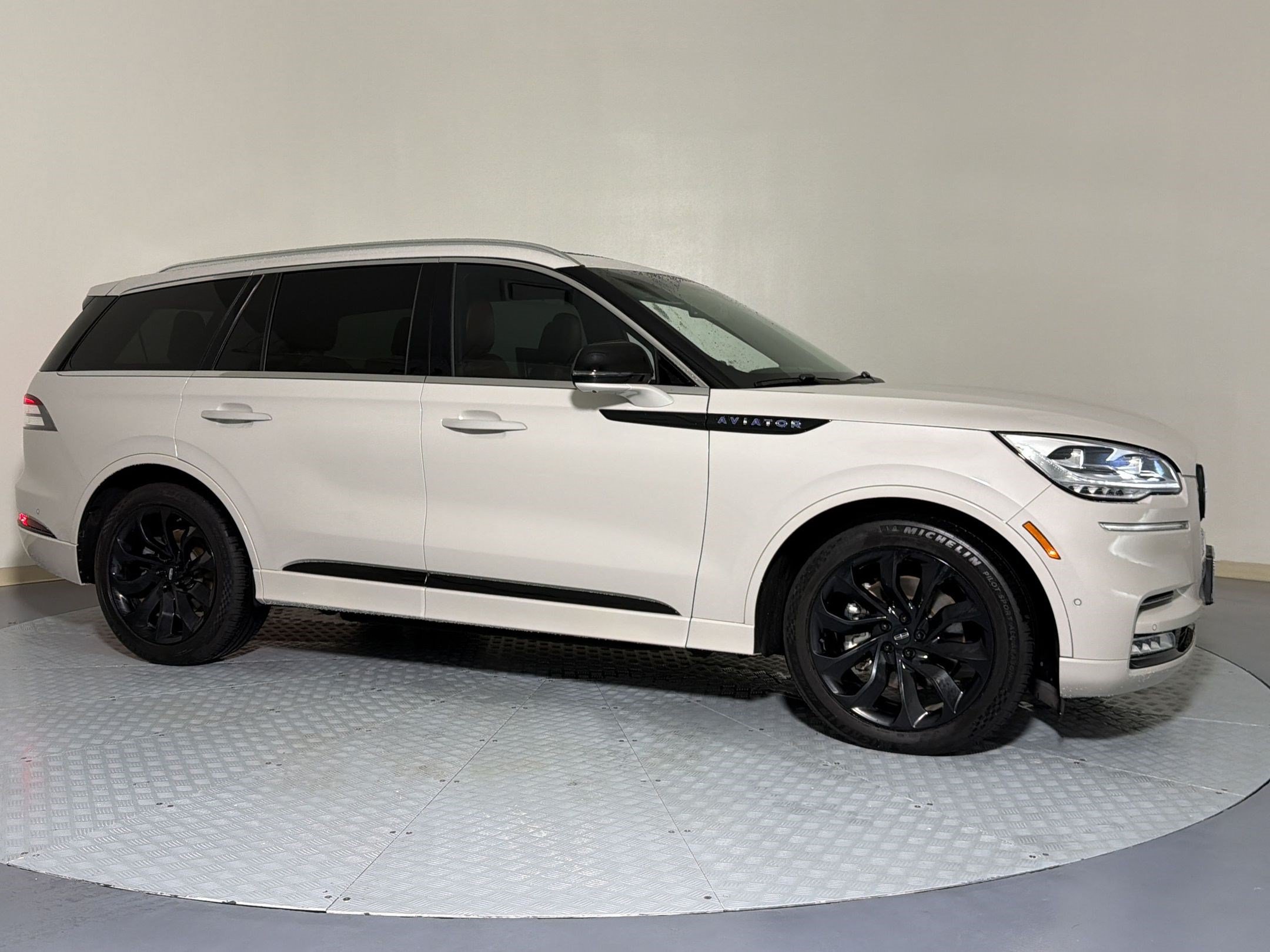 Used 2022 Lincoln Aviator Grand Touring w/ Equipment Group 301A AWD/4WD image 7