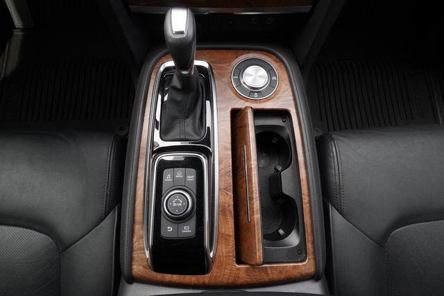 Used 2023 Nissan Armada SL w/ Captain's Chairs Package RWD image 19