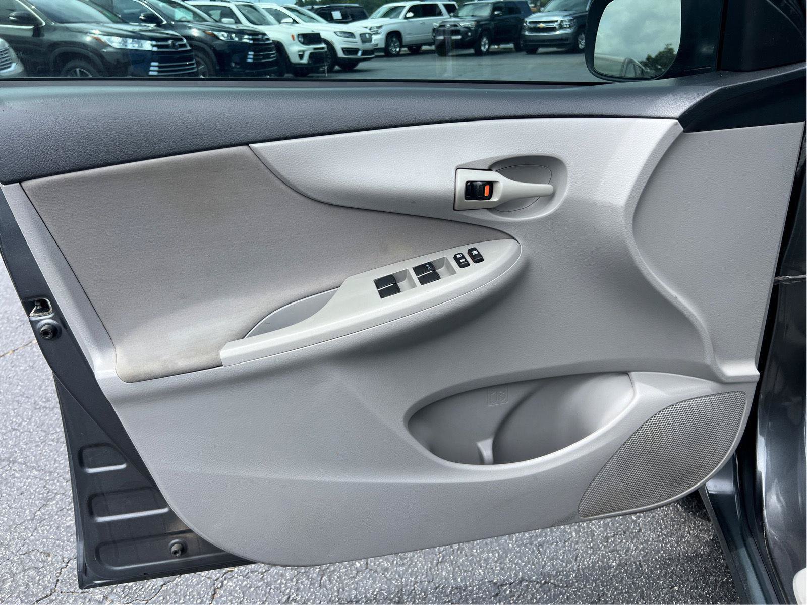 Used 2013 Toyota Corolla L FWD image 12