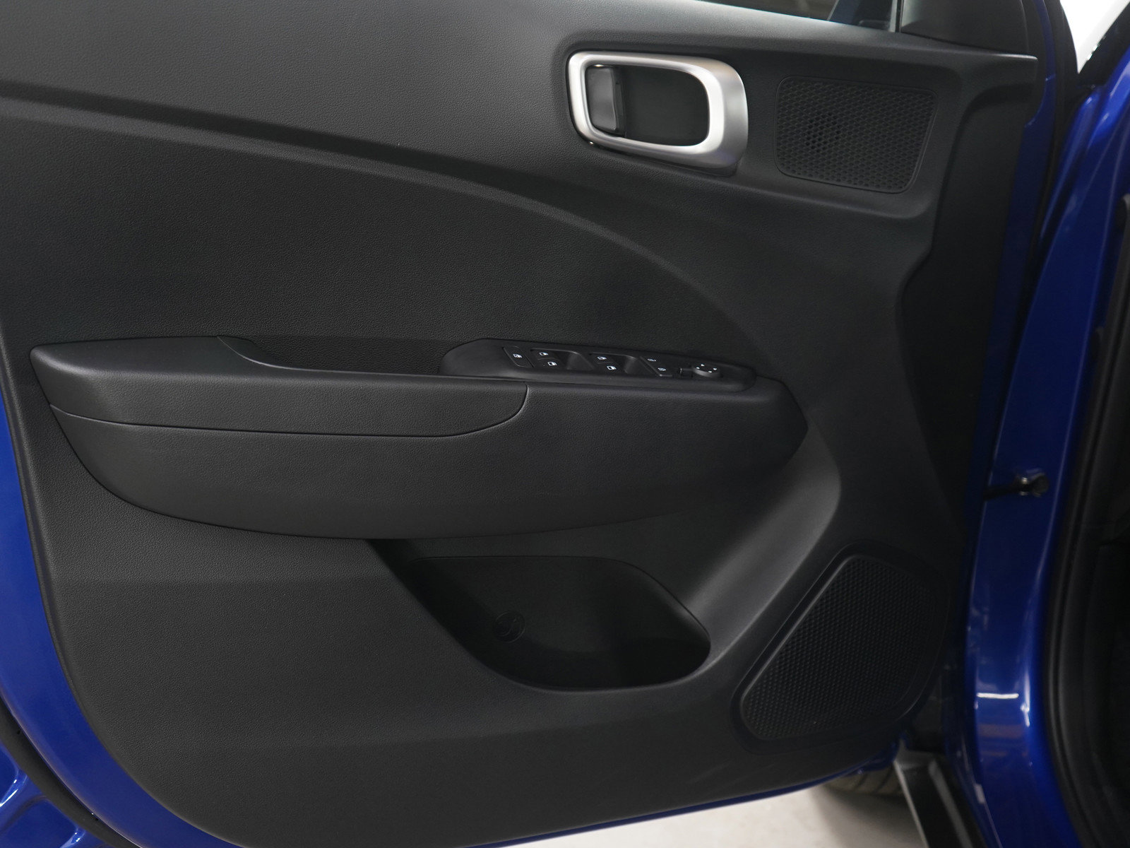 Certified 2025 Hyundai Venue SEL image 17