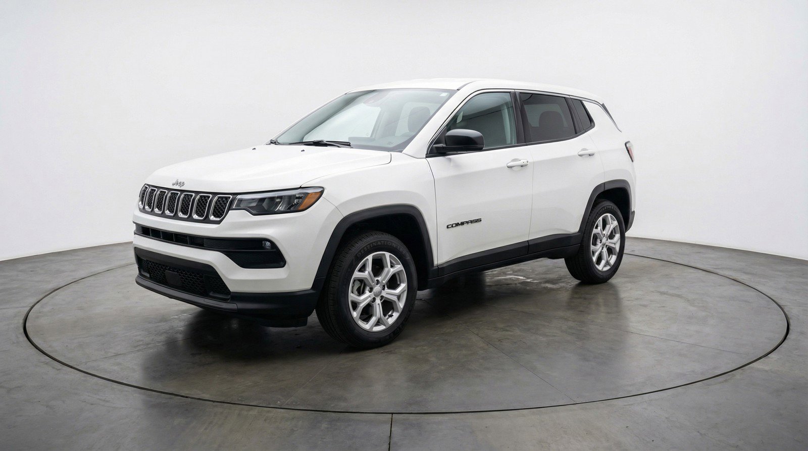 Used 2025 Jeep Compass Latitude image 3