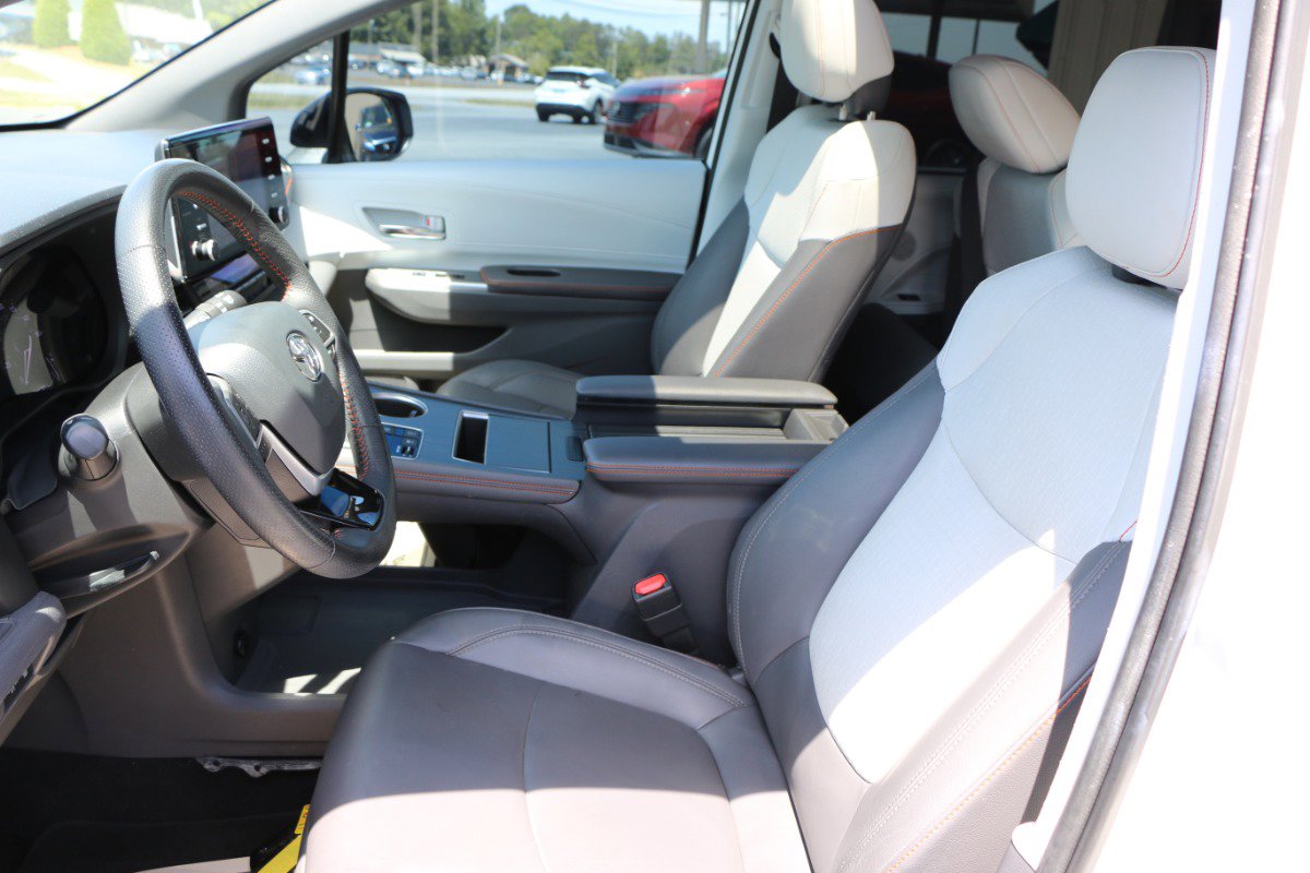 Used 2021 Toyota Sienna XSE FWD image 27