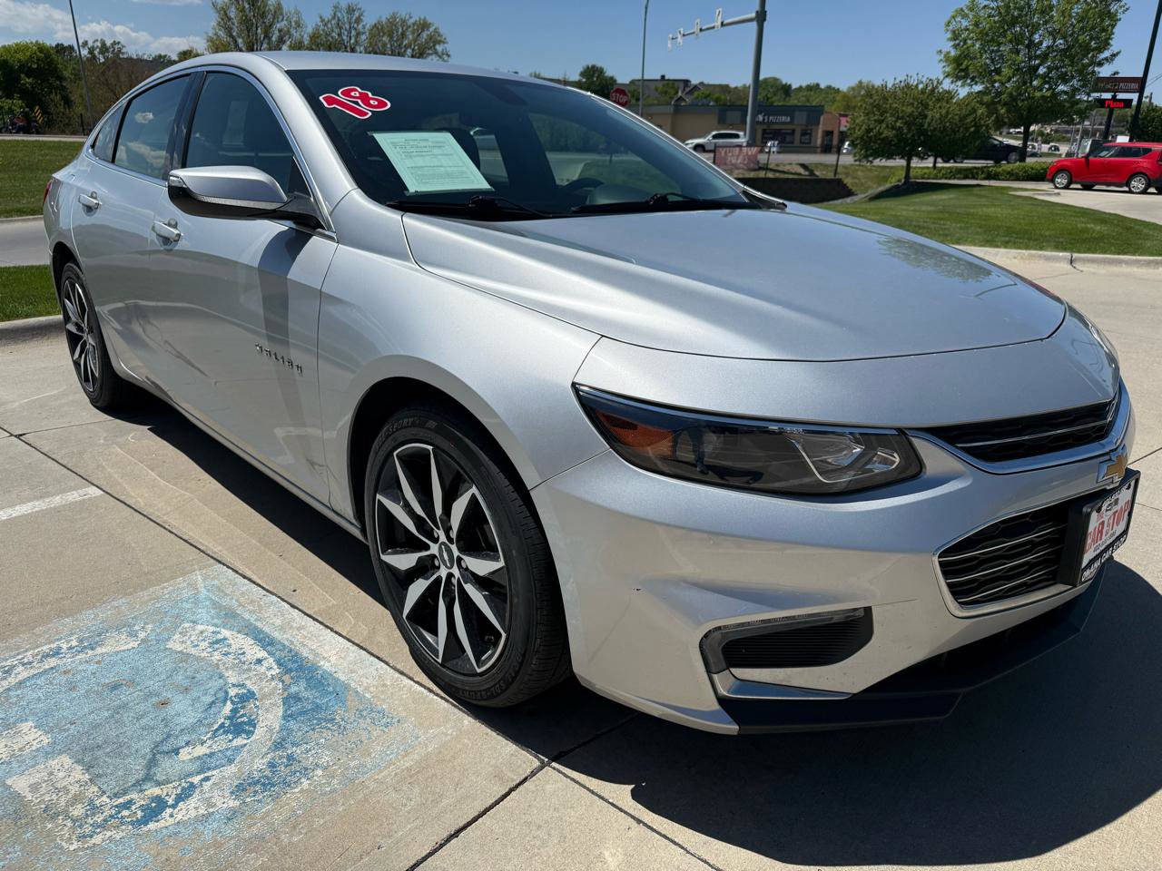 Used 2018 Chevrolet Malibu LT FWD image 4