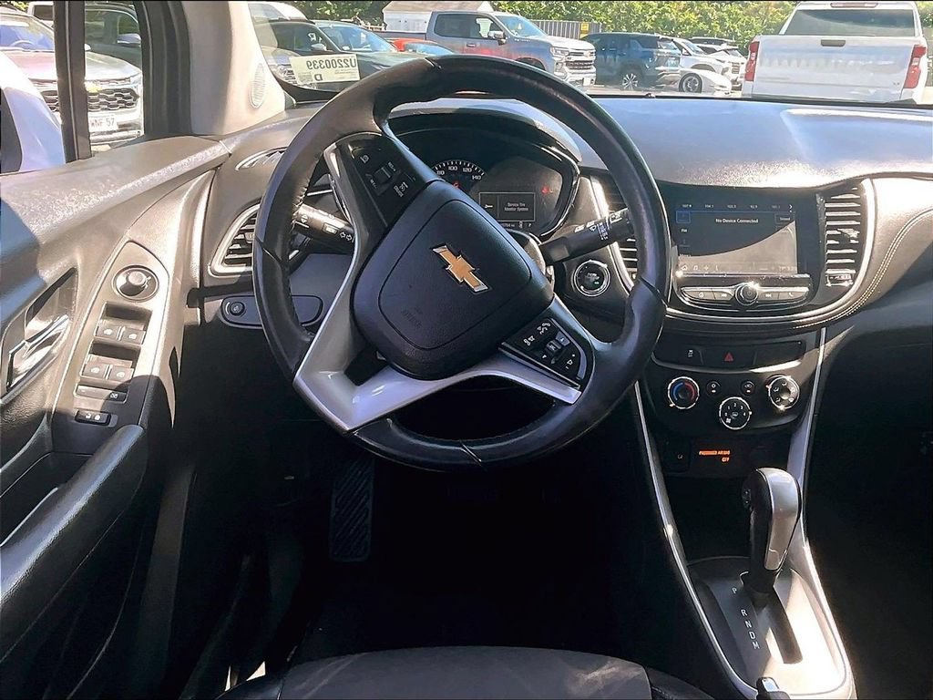 Used 2018 Chevrolet Trax LT w/ LT Convenience Package AWD/4WD image 16