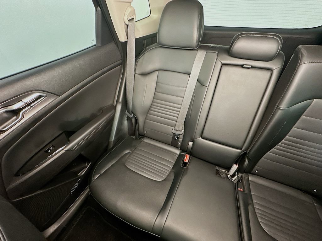 Used 2025 Kia Sportage SX image 12