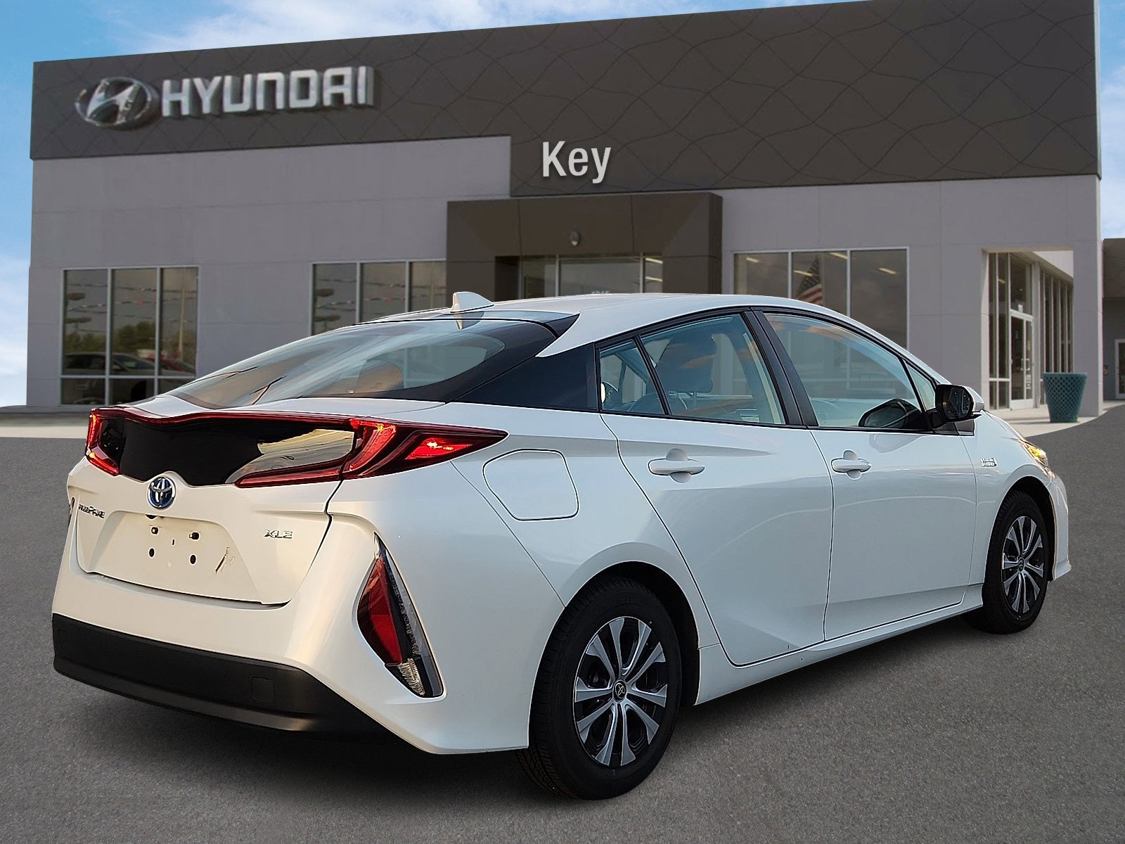 Used 2022 Toyota Prius Prime XLE image 4