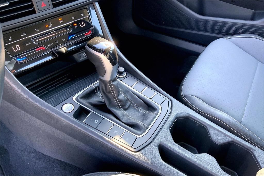 Certified 2025 Volkswagen Jetta SE FWD image 15