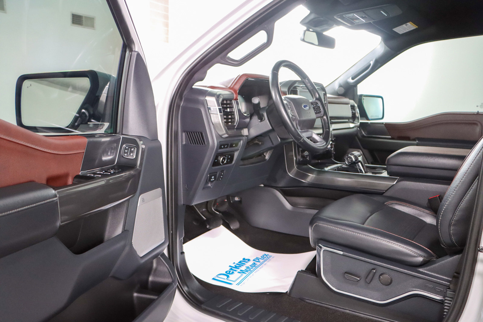 Used 2023 Ford F150 Lariat image 4