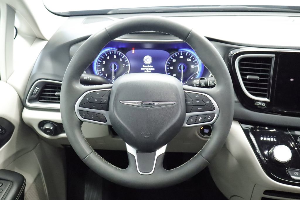 Certified 2023 Chrysler Pacifica Touring-L FWD image 25