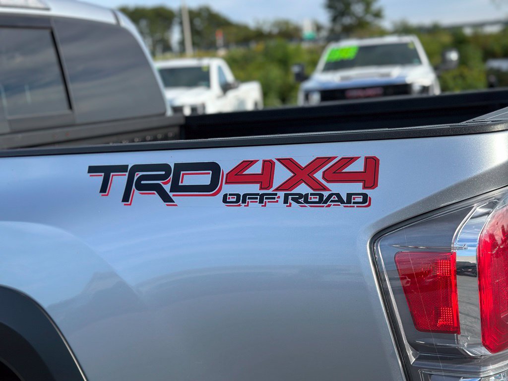 Used 2022 Toyota Tacoma TRD Off-Road AWD/4WD image 38