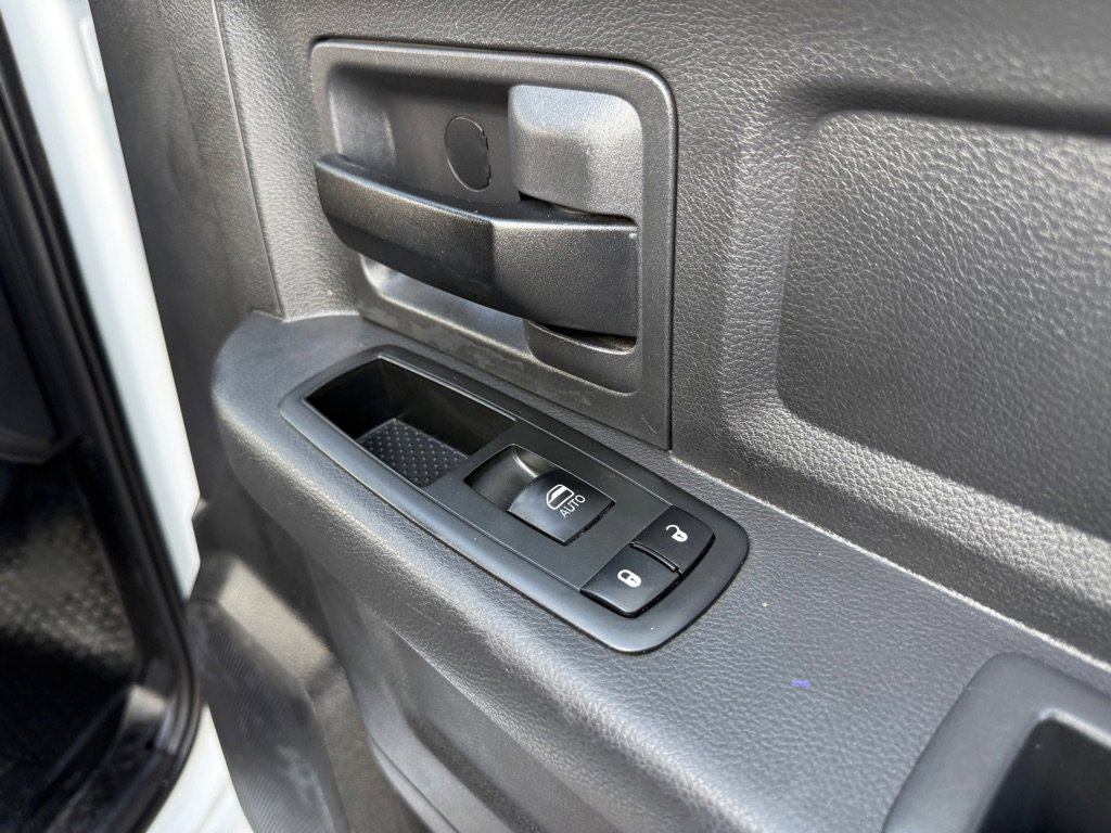 Used 2012 RAM 2500 ST w/ Chrome Appearance Group image 24