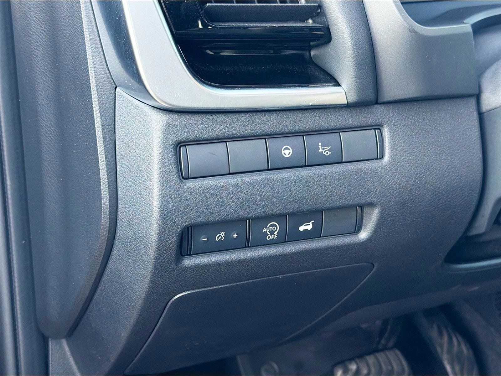 Used 2025 Nissan Rogue SL w/ Tech Package image 10