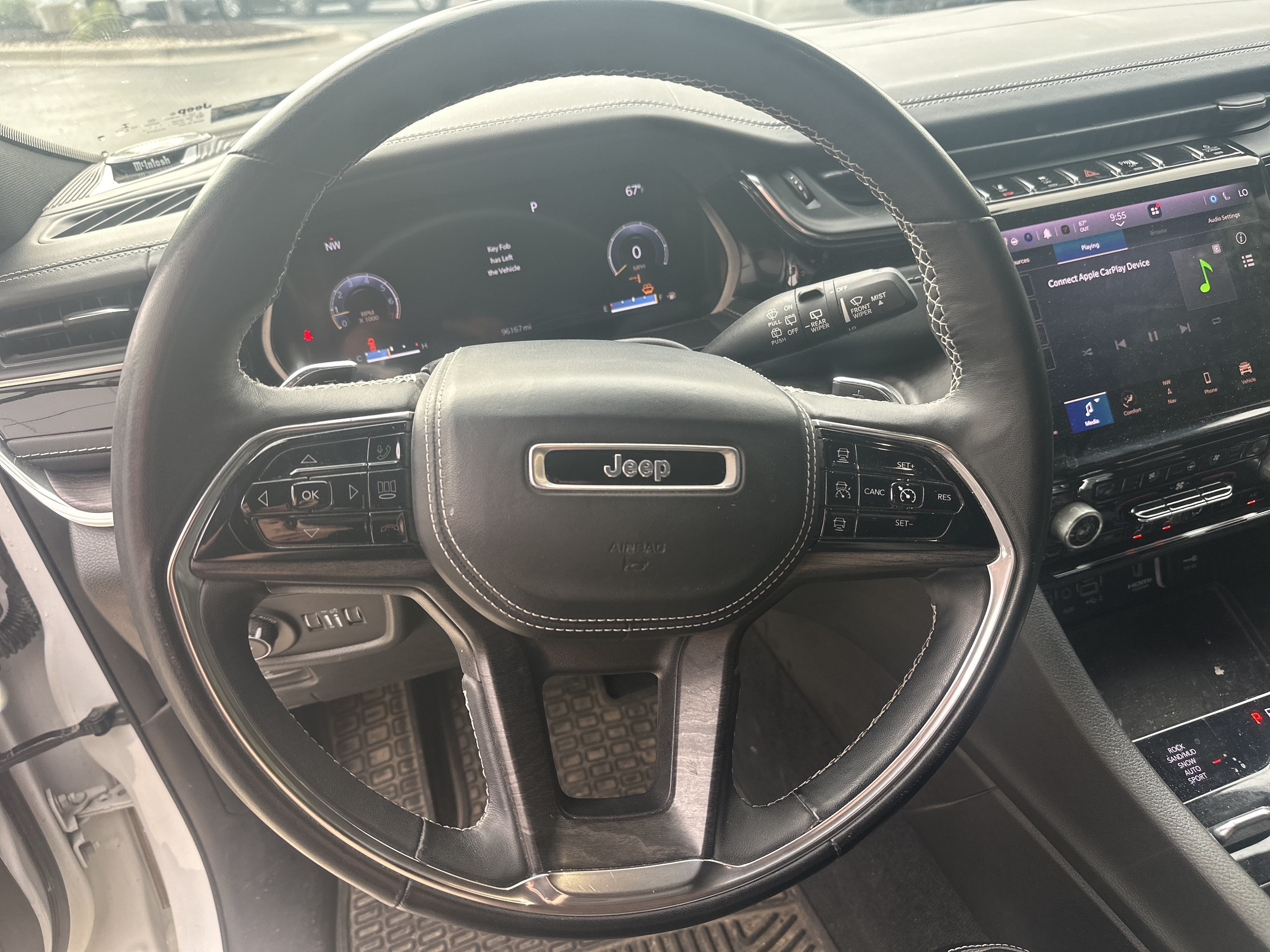 Used 2022 Jeep Grand Cherokee Overland w/ Luxury Tech Group IV AWD/4WD image 17