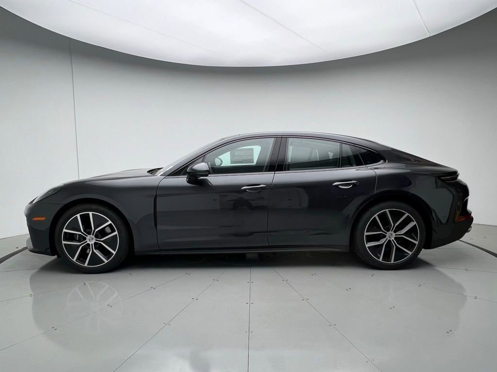 Used 2025 Porsche Panamera image 2